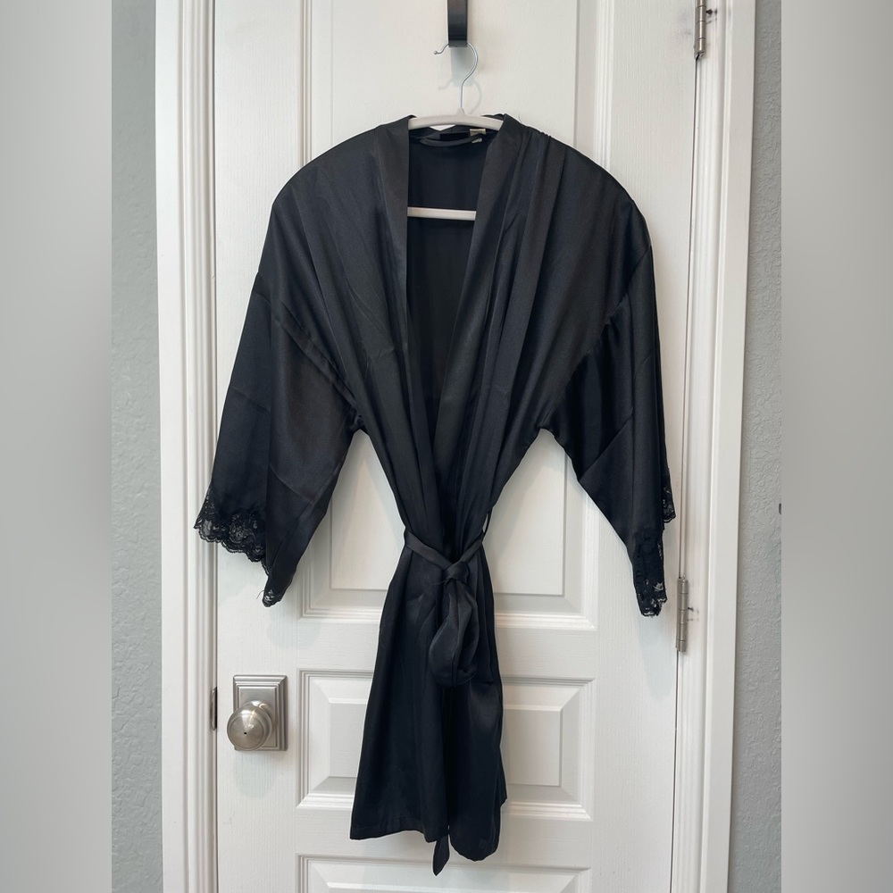 Frederik’s of Hollywood Satin Robe Size M